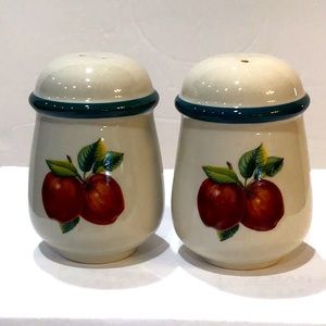 China Pearl Apples Casuals Salt & Pepper